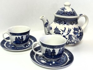 A beautiful tea pot and matching tea cups. 
