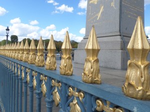 A fence at Place de la Concorde (Paris) representing a strong boundary (photo by author)