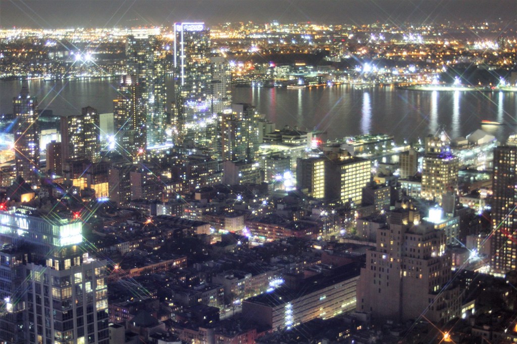 A sparkling shot of the New York skyline at night